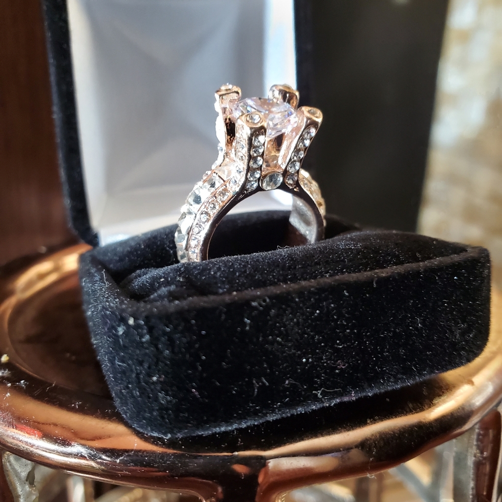Rose tone  sz 10  fashion ring